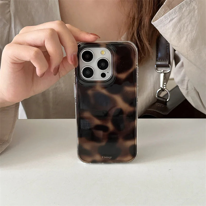 Fashion Amber Pattern Phone Case For iPhone 17 Pro 15 14 16 Pro Max Cover with Hand Rope Chain Shockproof Cute Cases 16Pro Funda